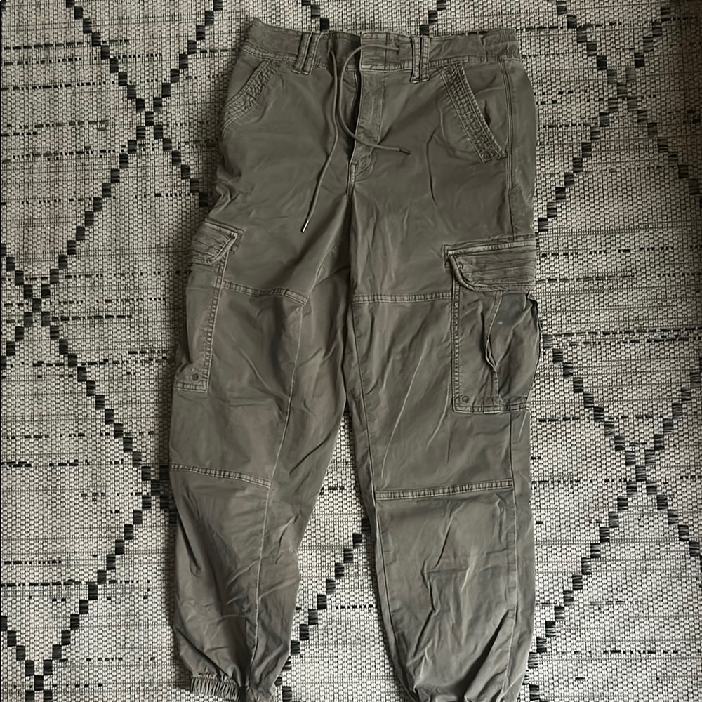 Cargo Pants in Olive Green
